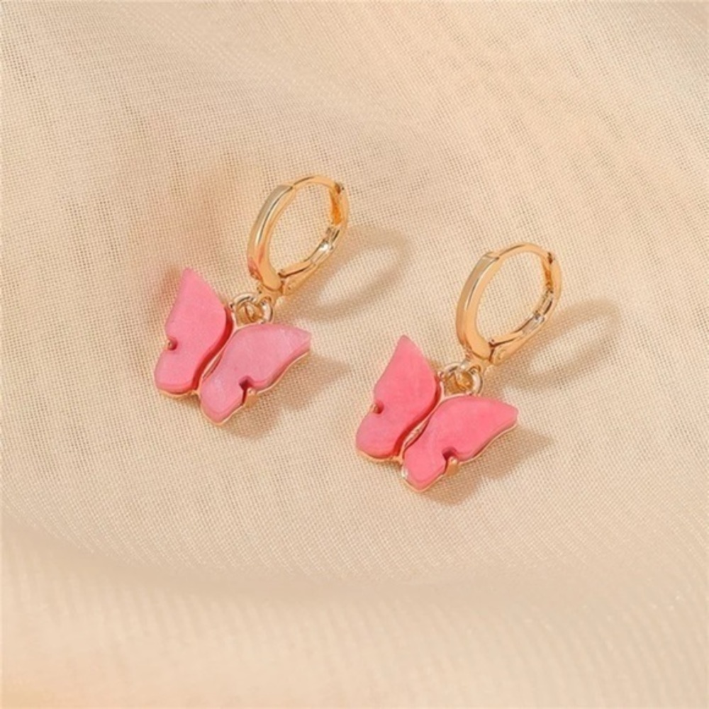 3/$30 💛 Dainty Butterfly Earrings